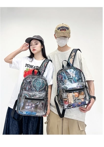 Vue détaillée du sac à dos transparent en PVC avec matériau imperméable et doublure florale