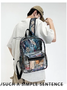 Vue détaillée du sac à dos en PVC transparent avec motifs tropicaux et poche avant zippée