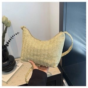 Sac à bandoulière demi-lune en paille tressée jaune clair avec fermeture éclair