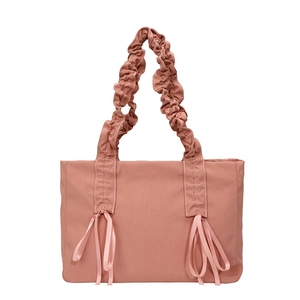 Sac fourre-tout minimaliste en toile rose avec poignées à volants et rubans élégants