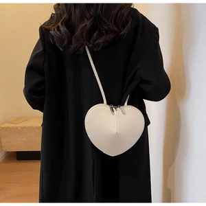 Borsa a tracolla bianca a forma di cuore in pelle con doppia cerniera e tracolla sottile