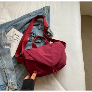 Women Minimalist Fabric Shoulder Bag Solid Color Wrinkled Nylon Crossbody Handbag Casual Daily Commuter Tote Bag For Ladies