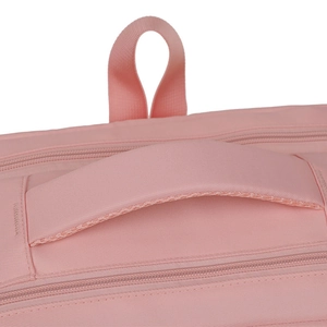 Detailansicht des rosa wasserfesten Oxford-Rucksacks mit breitem Griff und fester Naht