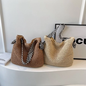 Sac Bandoulière Tissé en Paille de Conception d'été pour Femmes Sac Fourre-Tout à Épaule Minimaliste Polyvalent Avec Bandoulière Rayée