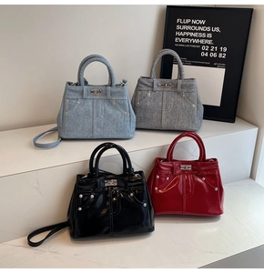Mini sacs cabas en denim et cuir verni avec fermoir tournant classique et rivets