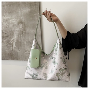 Détail du sac cabas d'été en PU avec imprimé papillon vert et mini porte-monnaie