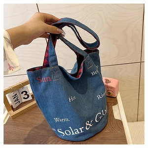 Sac seau en denim bleu pour l'été avec imprimé de lettres et style rétro décontracté