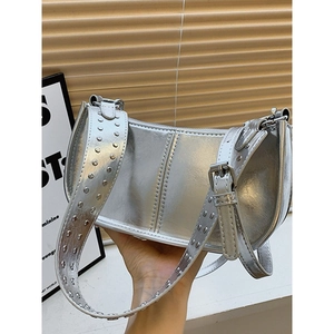 Sac à bandoulière punk argenté métallisé avec rivets et large sangle ajustable