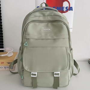 Sac à dos en nylon vert clair avec plusieurs poches zippées pour le mode et le quotidien