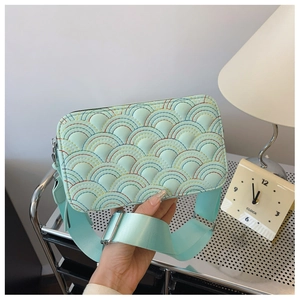 Borsa a tracolla in pelle PU verde menta con trama trapuntata arcobaleno e cinturino