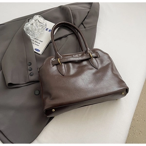 Minimalistische dunkelbraune Wildleder-Umhängetasche mit eleganten Doppelgriffen für Damen