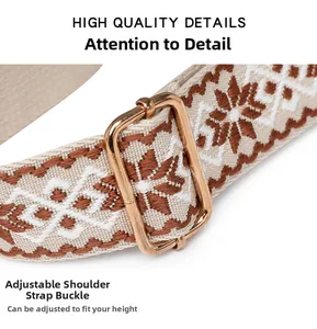 Verstellbarer Taschenriemen mit geometrischer Stickerei und goldenen Metallschnallen
