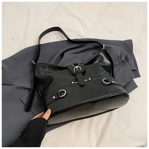 Large Capacity Women Shoulder Bag Vintage PU Leather Crinkled Hobo Tote Bag With Silver Hardware Rivet Retro Urban Bag
