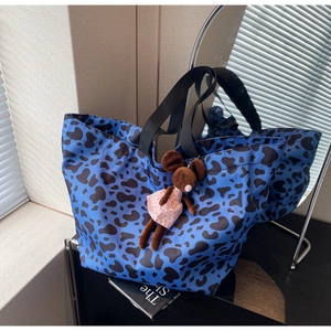 Women Large Capacity Fabric Tote Bag Cow Leopard Animal Print Shoulder Bag With Cute Plush Mouse Charm Fashion Shopping Bag