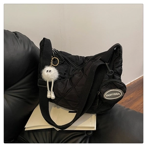 Borsa a Tracolla Trapuntata in Cotone Donna Con Mini Pochette Rotonda E Charm Peluche Motivo Rombico Mezza Luna Borsa a Mano Quotidiana