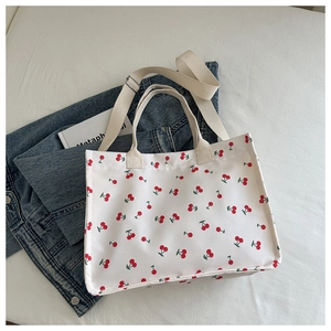 Sac Cabas en Toile Imprimé Cerise pour Femmes Grande Capacité Sac à Bandoulière Avec Doubles Poches Avant Sangle Réglable Sac à Main Décontracté Style Coréen Sac de Shopping Imprimé