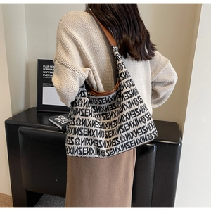 Detailed view of large retro knit tote bag with SENXIN lettering on the fabric