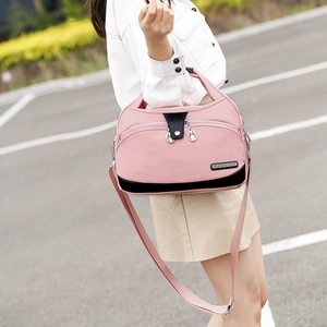 Sac à main en tissu Oxford rose avec bandoulière réglable et logo tendance