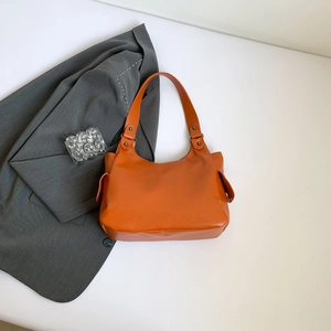 Damen Vintage Gothic Schultertasche Große Kapazität PU Leder Hobo Tote Bag Kreuz Dekor Niete Multi Reißverschlusstasche Mode Handtasche