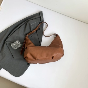 Sac à Épaule Hobo Gothique Punk pour Femmes Grande Capacité en Cuir PU Croissant de Lune Avec Croix en Métal et Rivets