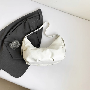 Sac demi-lune plissé blanc minimaliste en cuir PU de qualité avec bandoulière réglable