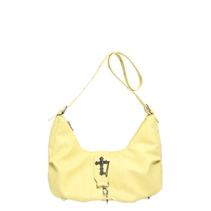 Sac hobo en cuir grainé jaune clair avec pendentif croix gothique et chaîne élégante