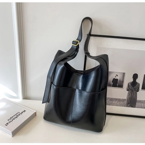 Minimalist black PU leather tote bag with gold hardware for women's autumn fashion