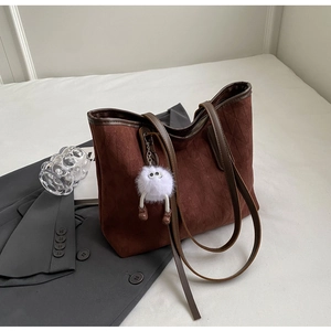 Women Vintage Quilted Flannel Tote Bag Large Capacity Shoulder Bag With Plush Charm Urban Minimalist Handbag Daily Commuting