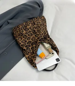 Sac fourre-tout léopard avec intérieur spacieux pour ordinateur, livres et soins