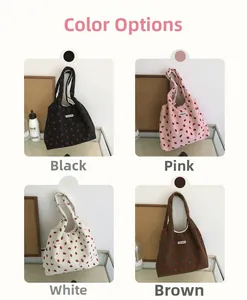 Détails des sacs fourre-tout en velours côtelé avec motifs fraises en quatre couleurs