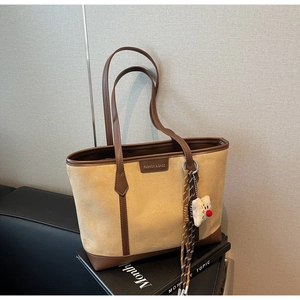 Classic autumn PU leather tote bag with large capacity and cute bear keychain accessory