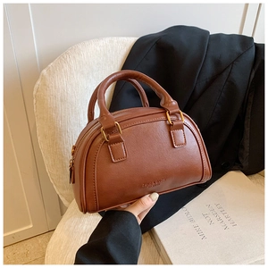 Vintage PU-Leder Boston Umhängetasche Für Damen Retro Minimalistisch Einfarbig Bowling Tasche Mit Baseball Anhänger Handtasche