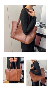 Vue détaillée du sac cabas en cuir ciré marron foncé avec des boucles en argent