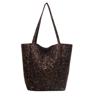 Fashionable autumn leopard print velvet tote bag with shoulder strap and metal logo