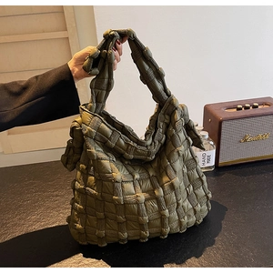 Sac à Bandoulière Matelassé Tendance pour Femmes Grande Capacité Couleur Unie Sac Fourre-Tout en Tissu Décontracté Automne