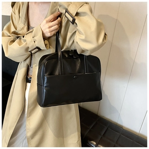 Detail of a black PU leather shoulder bag featuring fine texture and elegant square design