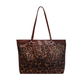 Sac fourre-tout tendance à motif léopard avec poignées en cuir marron et boucles