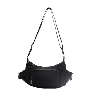 Borsa a tracolla minimalista in nylon nero con tracolla regolabile e tasca zip