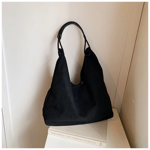 Sac hobo minimaliste en toile noire pour femme avec bandoulière au design moderne