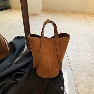 Sac Seau en PU Dépoli de Grande Capacité Avec Rivets pour Femmes Mode Léopard Couleur Unie Sac à Épaule Quotidien