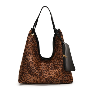 Sac fourre-tout tendance imprimé léopard avec anses noires et petite pochette assortie