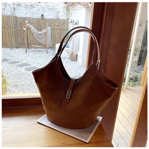 Large Capacity Suede Fabric Shoulder Bag Women Minimalist Urban Style Tote Bag With Metal Buckle Casual Hobo Handbag