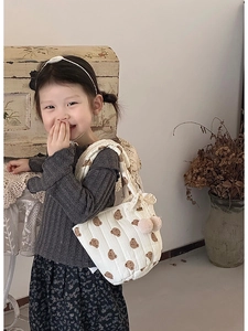 Sac à main en coton matelassé avec imprimés ours et pompons roses en peluche