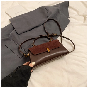 Retro patchwork shoulder bag in brown faux suede and glossy leather with golden buckle