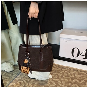 Deep brown tote bag with felt texture, leather trim and a trendy leopard print charm