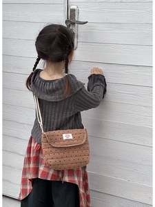 Borsa a tracolla trapuntata in cotone per bambini con pois neri su tessuto color terracotta