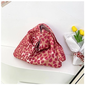 Chic pink leopard print canvas tote bag with large capacity for autumn fashion style