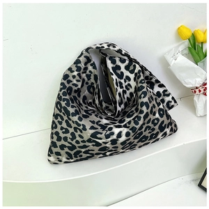 Fashionable leopard print shoulder bag made of soft fabric with a stylish tote design