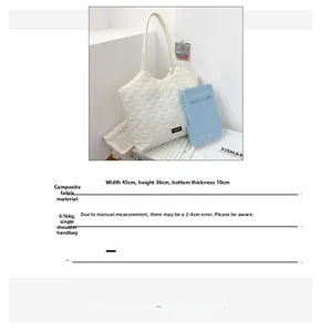 Detailed size parameters of the white heart-quilted composite fabric tote bag for women
