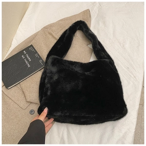 Sac à bandoulière minimaliste en fausse fourrure noire avec tissu peluche pour l'automne